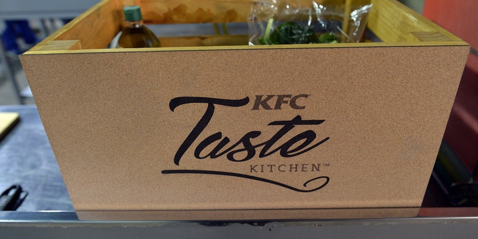 34 kfc taste kitchen box 004 pre